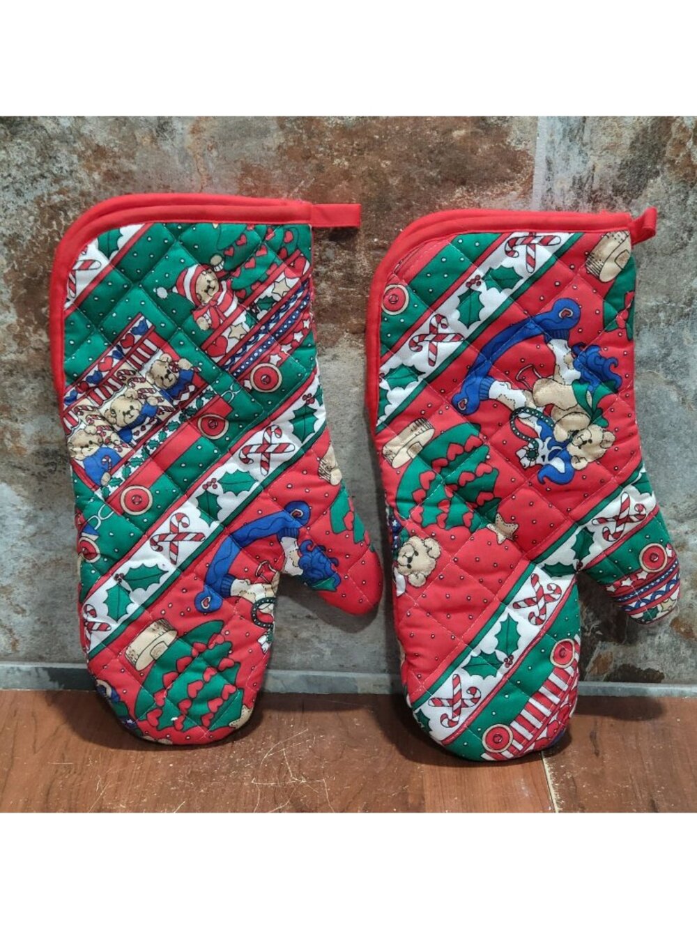 Christmas Themed Oven Mitts Quilted Holiday Pattern Teddy Bears Candy Canes